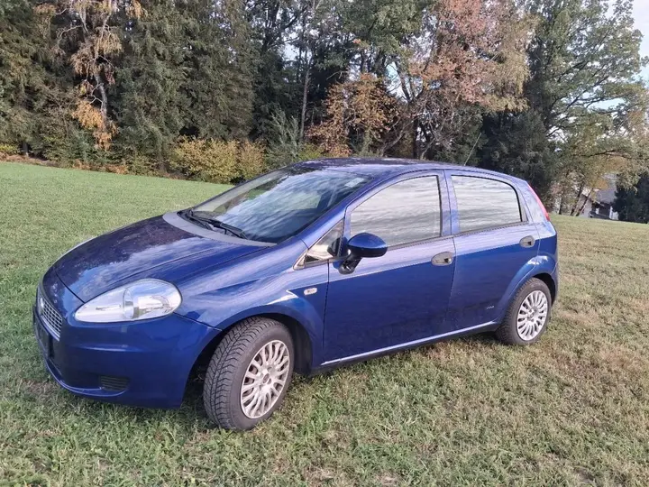 Fiat Grande Punto 2009 photo 2