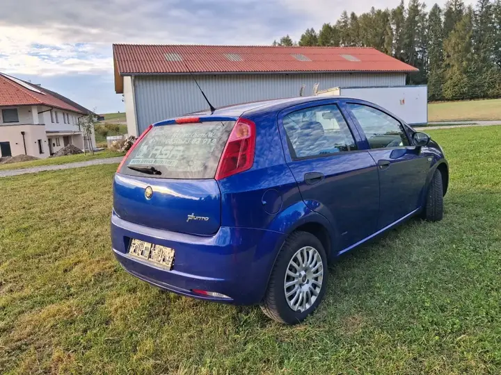 Fiat Grande Punto 2009 photo 3