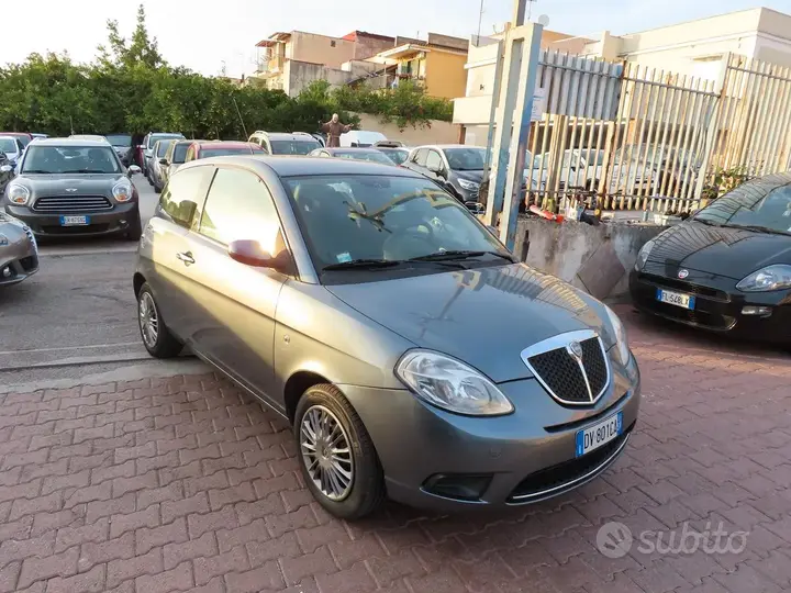Lancia Ypsilon