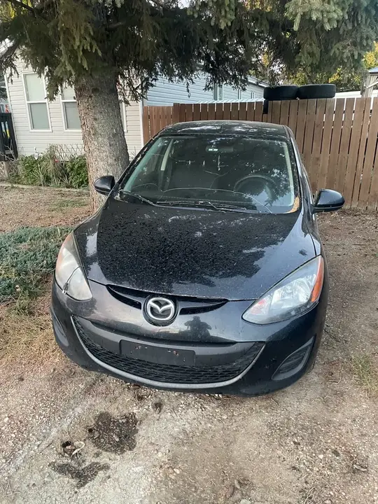 Mazda 2 2013 photo 3