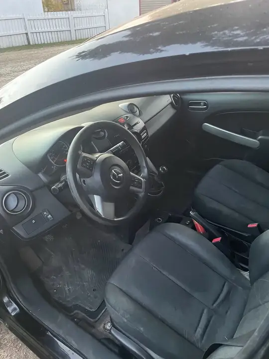 Mazda 2 2013 photo 5