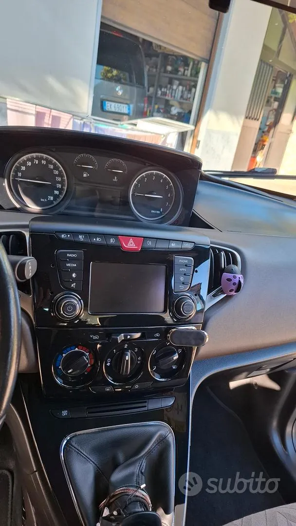 Lancia Ypsilon 2015 photo 4