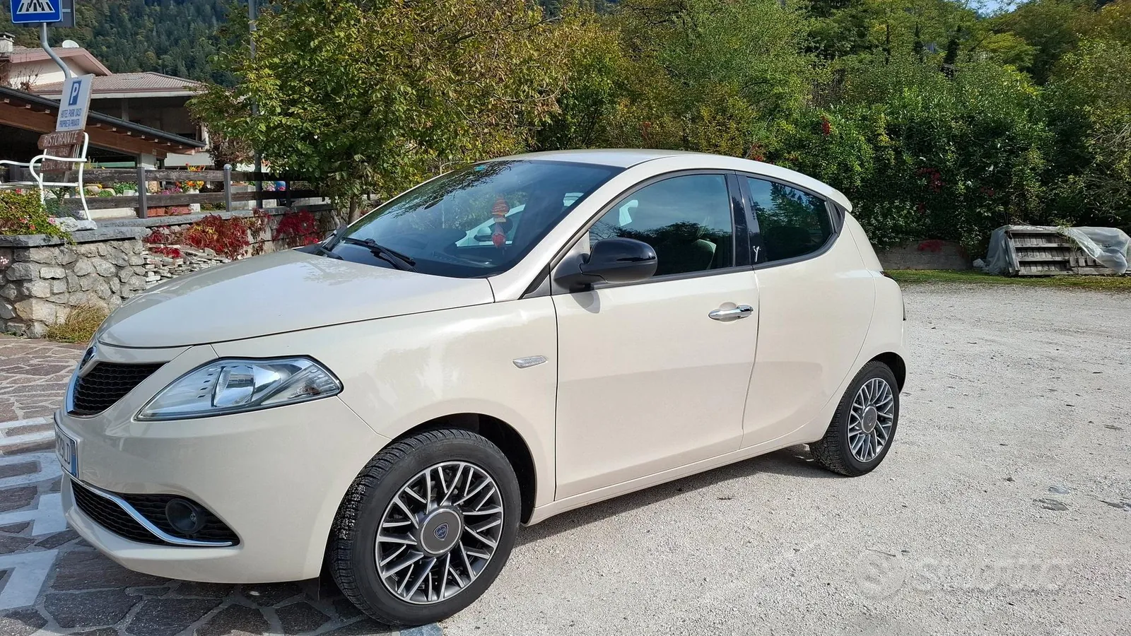 Lancia Ypsilon