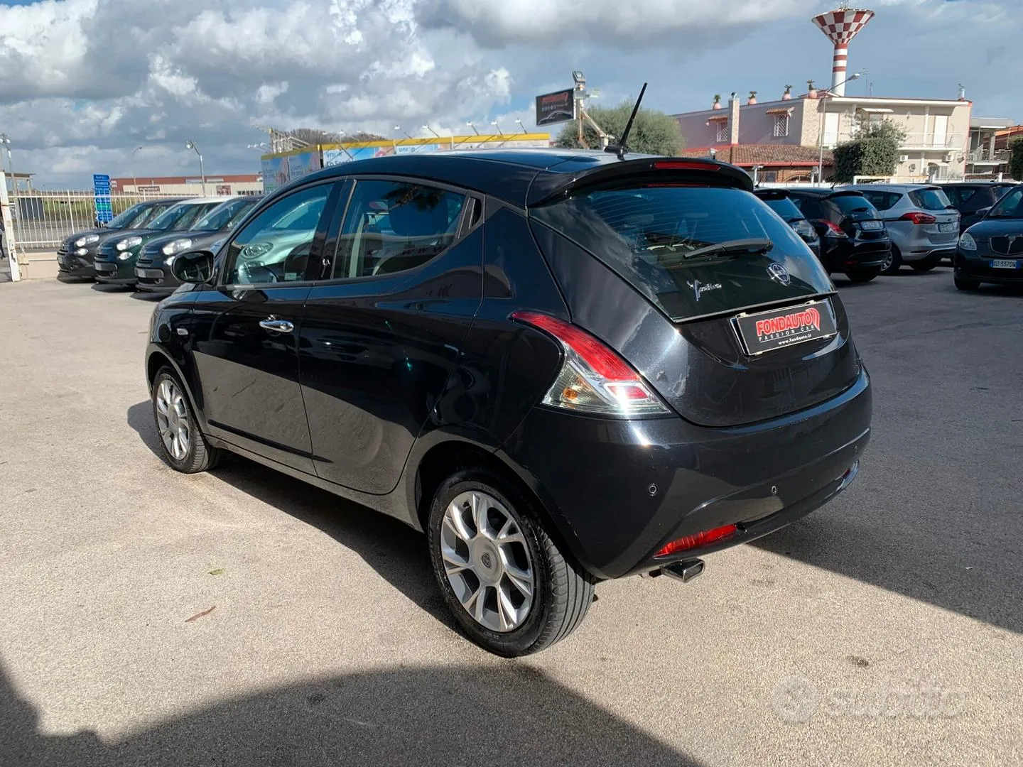 Lancia Ypsilon 2016 photo 2