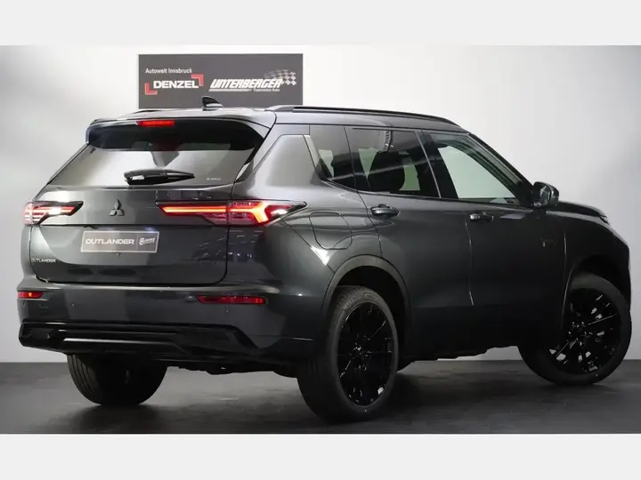 Mitsubishi Outlander photo 3