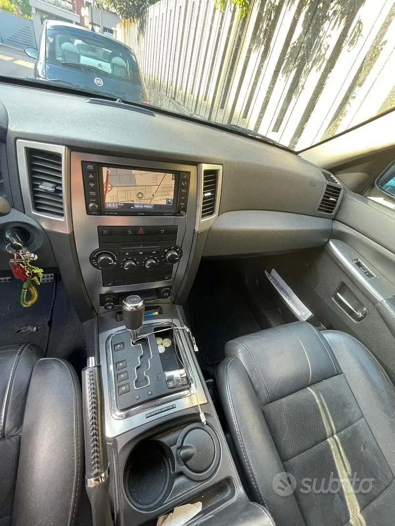 Jeep Grand Cherokee 2010 photo 3