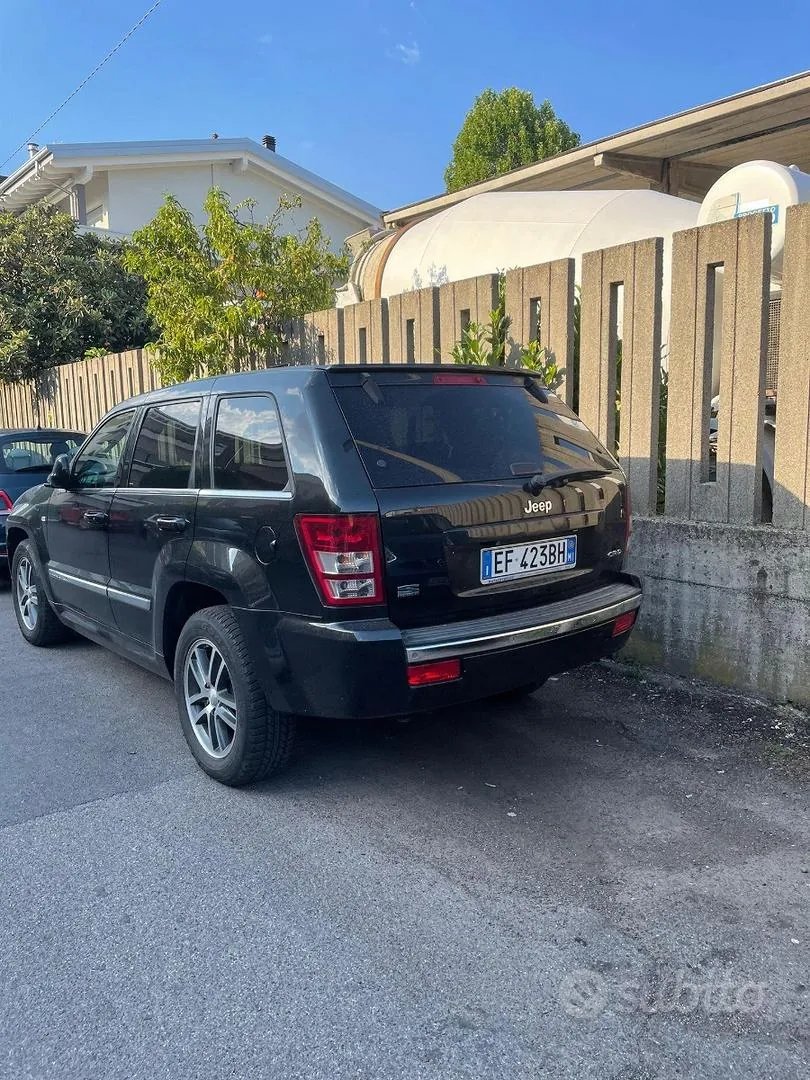 Jeep Grand Cherokee 2010 photo 2