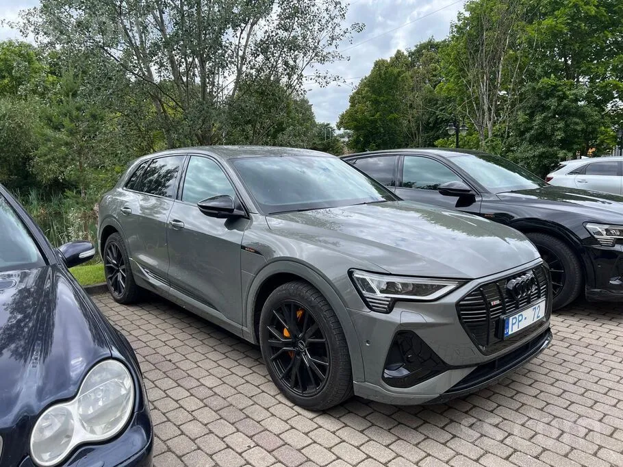Audi E-Tron 55