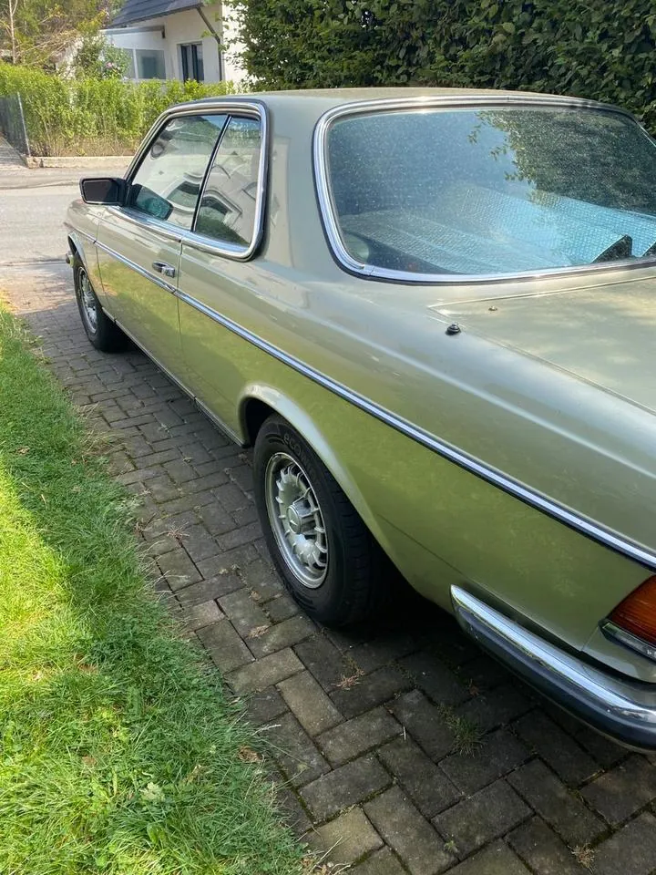 Mercedes-Benz 230