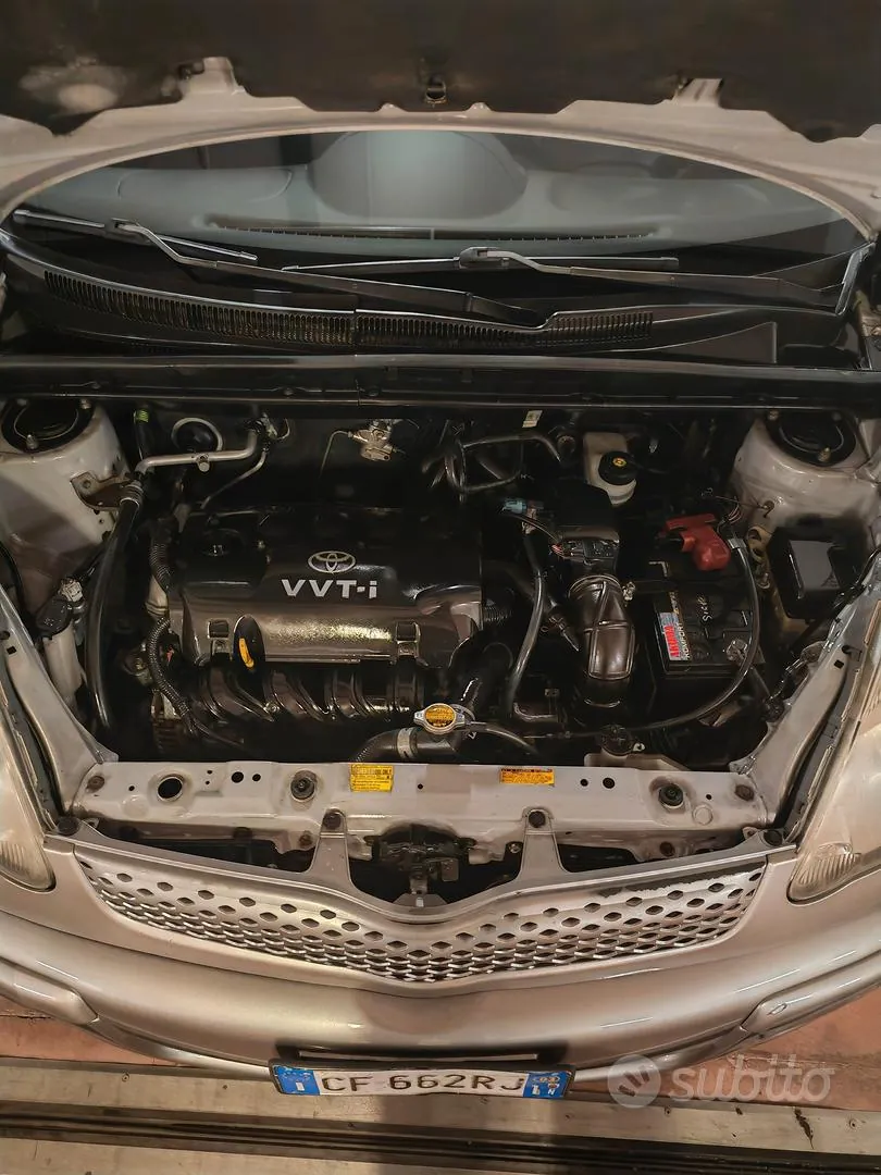Toyota Yaris Verso 2003 photo 2