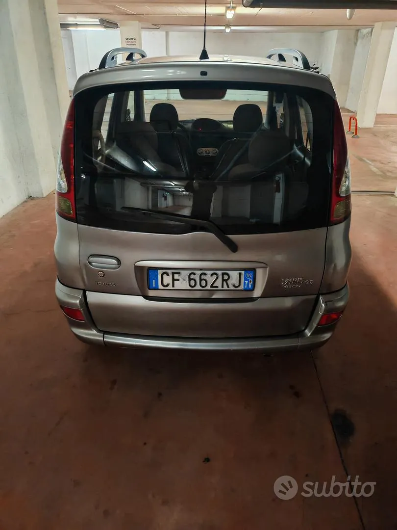 Toyota Yaris Verso 2003 photo 3