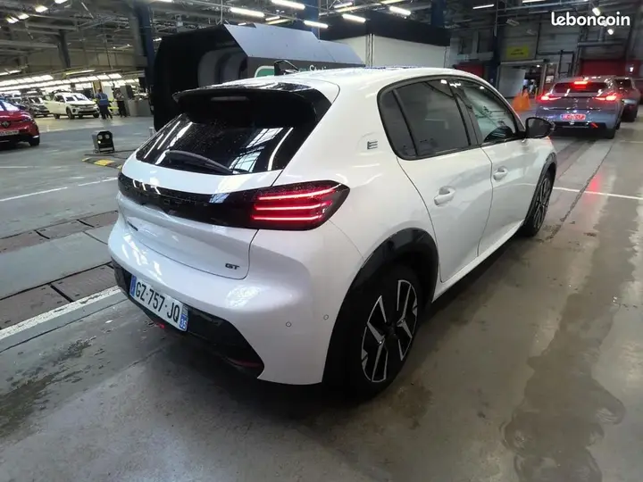Peugeot 208 2024 photo 3