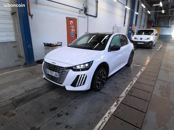 Peugeot 208 2024 photo 2