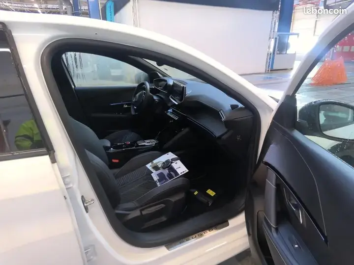 Peugeot 208 2024 photo 4