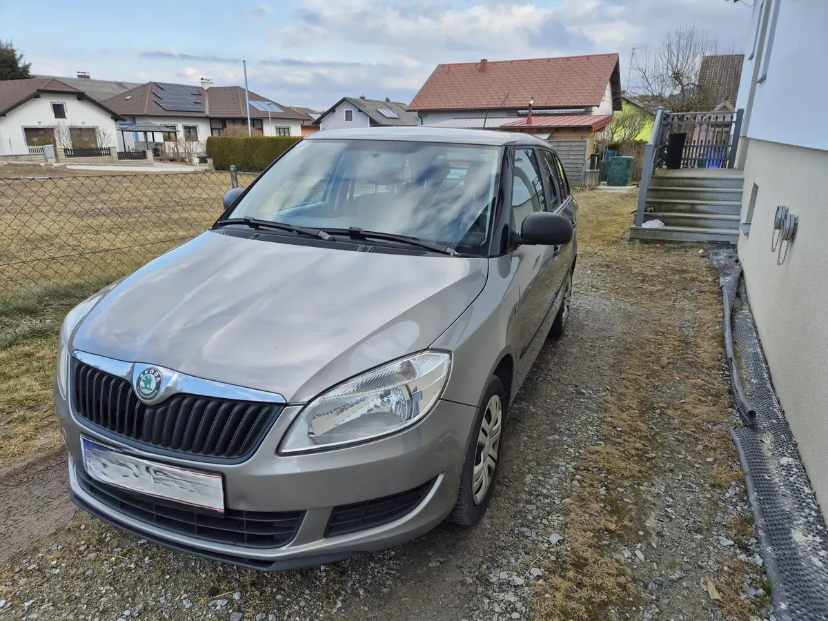 Skoda Fabia 2010 photo 3