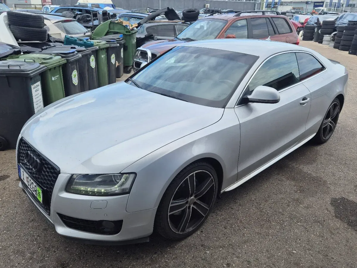 Audi A5 2009 photo 2