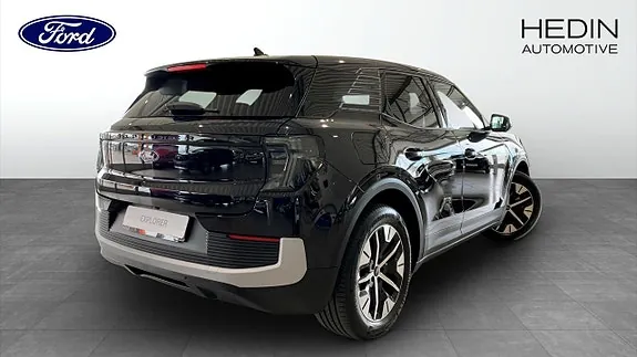 Ford Explorer 2026 photo 2
