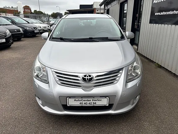 Toyota Avensis 2012 photo 5