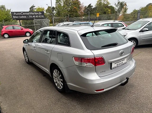 Toyota Avensis 2012 photo 3