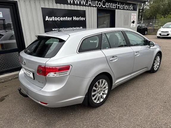 Toyota Avensis 2012 photo 4