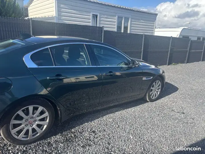 Jaguar Xe 2016 photo 2