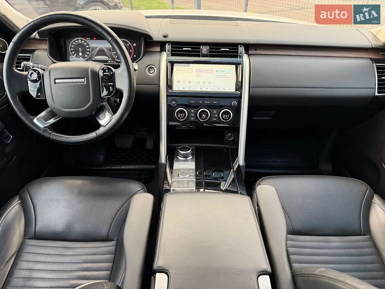 Land Rover Discovery 2018 photo 2