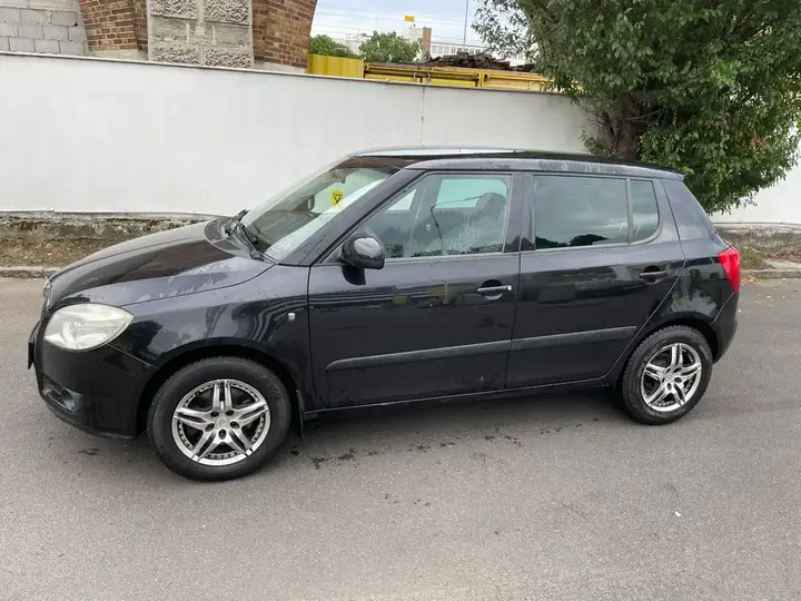 Skoda Fabia 2009 photo 3