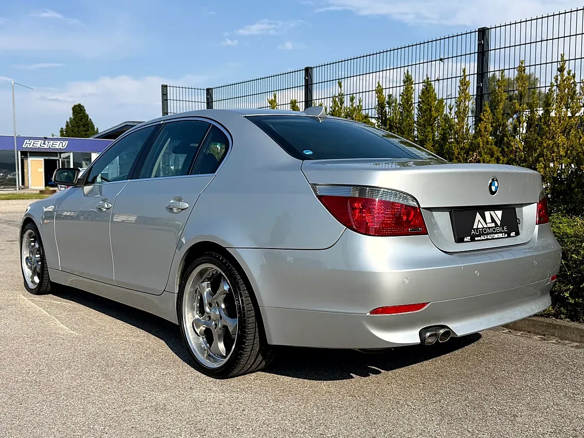 BMW 5 Series 2004 photo 2