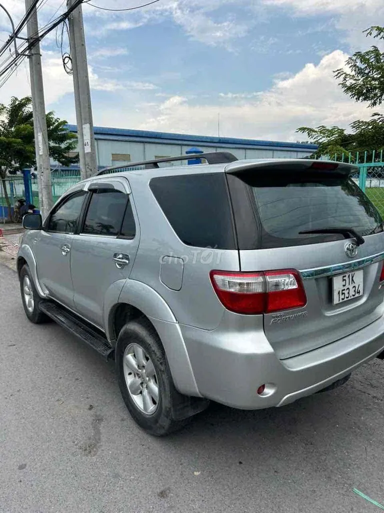 Toyota Fortuner 2010 photo 3