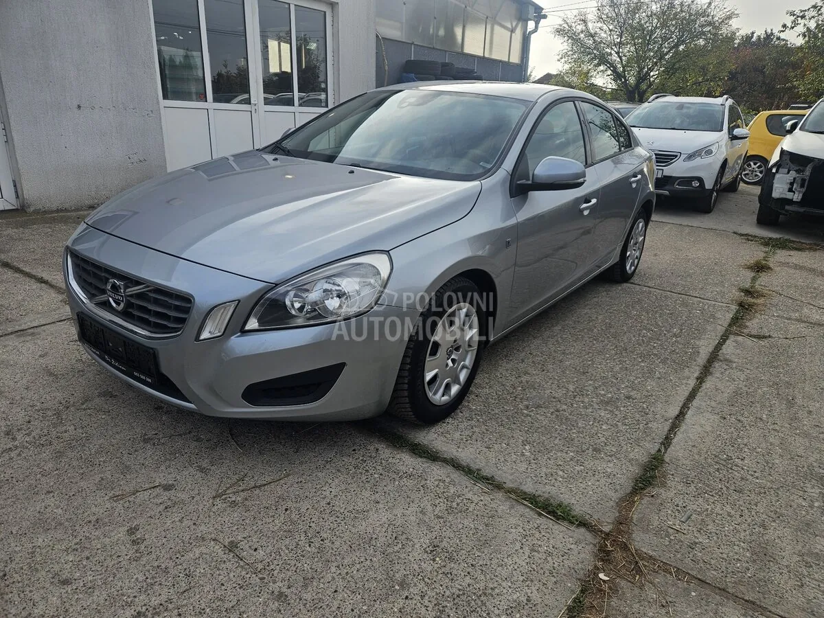 Volvo S60 2011 photo 2