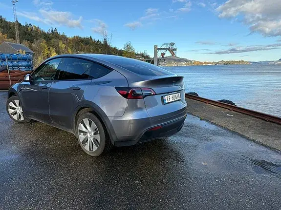 Tesla Model Y 2023 photo 4
