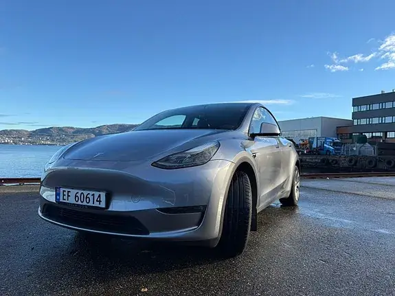 Tesla Model Y 2023 photo 3