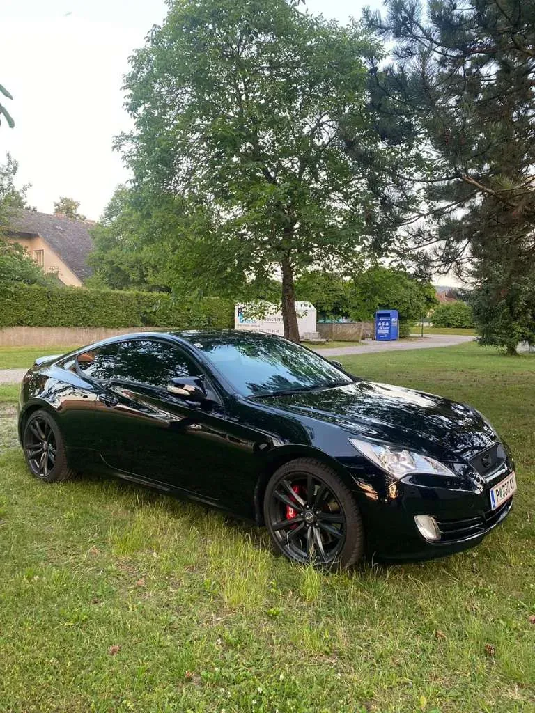 Hyundai Genesis 2011 photo 2