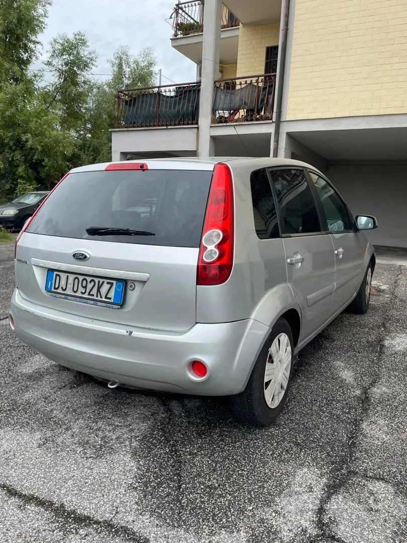 Ford Fiesta 2007 photo 2