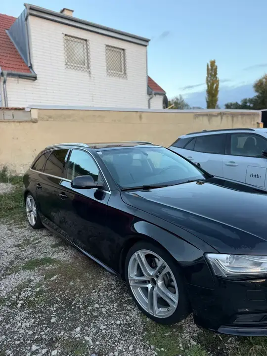 Audi A4 2012 photo 2