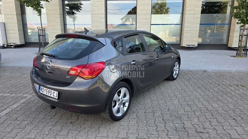 Opel Astra J 2010 photo 5