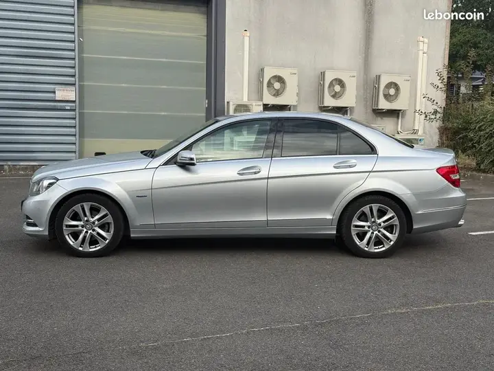 Mercedes-Benz C-Class 2011 photo 2