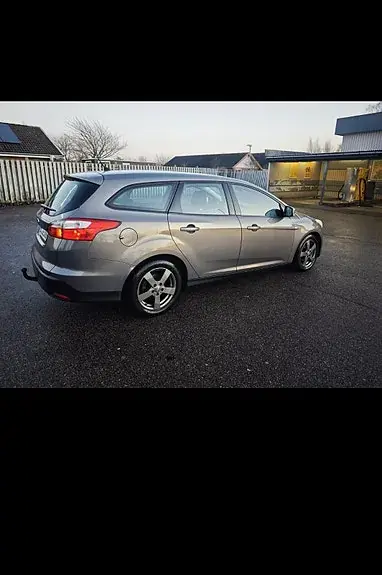 Ford Focus 2011 photo 2