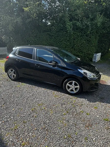 Peugeot 208 2015 photo 2