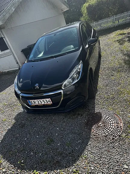 Peugeot 208 2015 photo 3