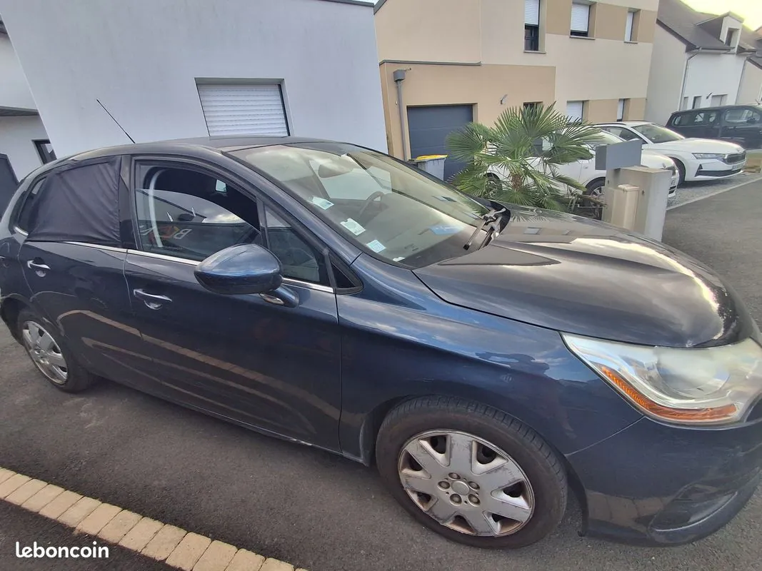 Citroen C4 2011 photo 2