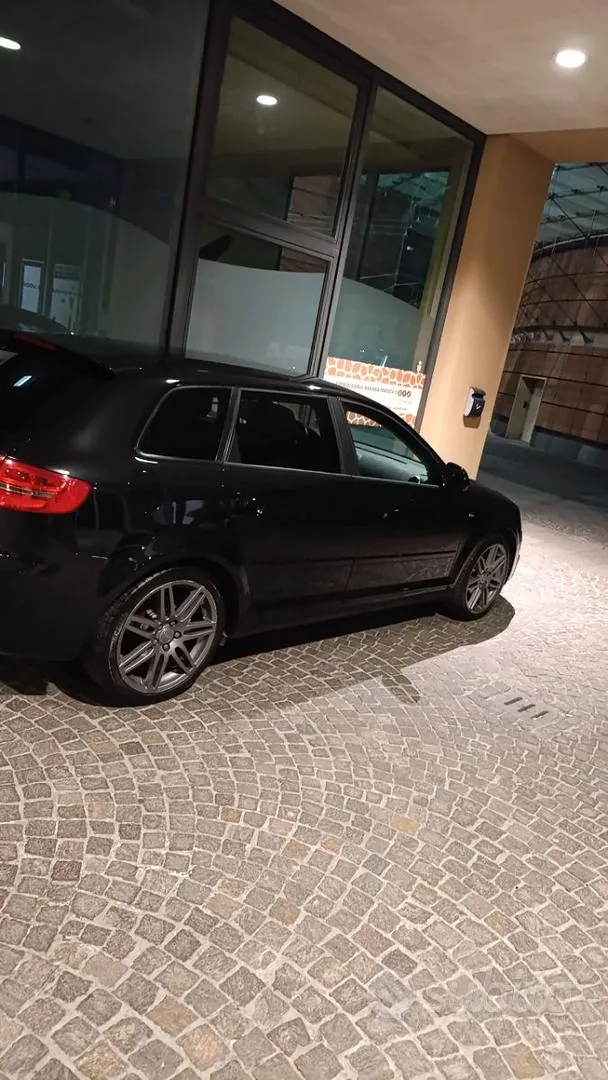 Audi A4 2010 photo 3