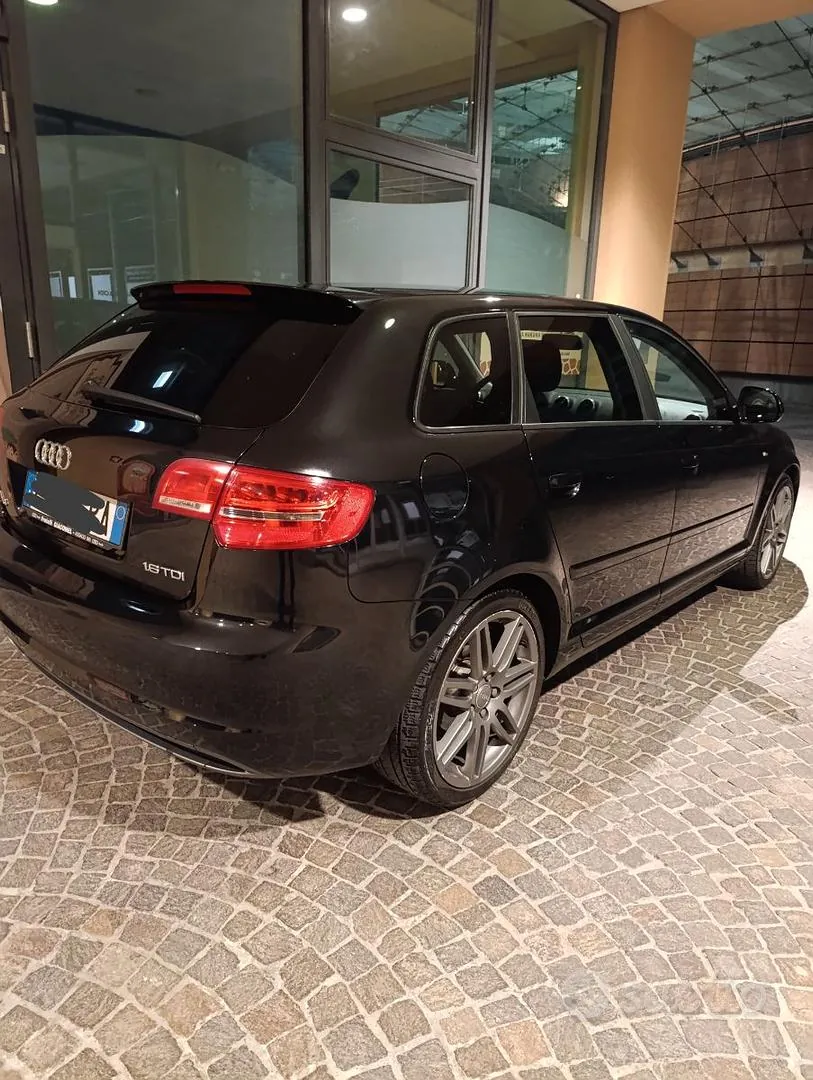 Audi A4 2010 photo 2