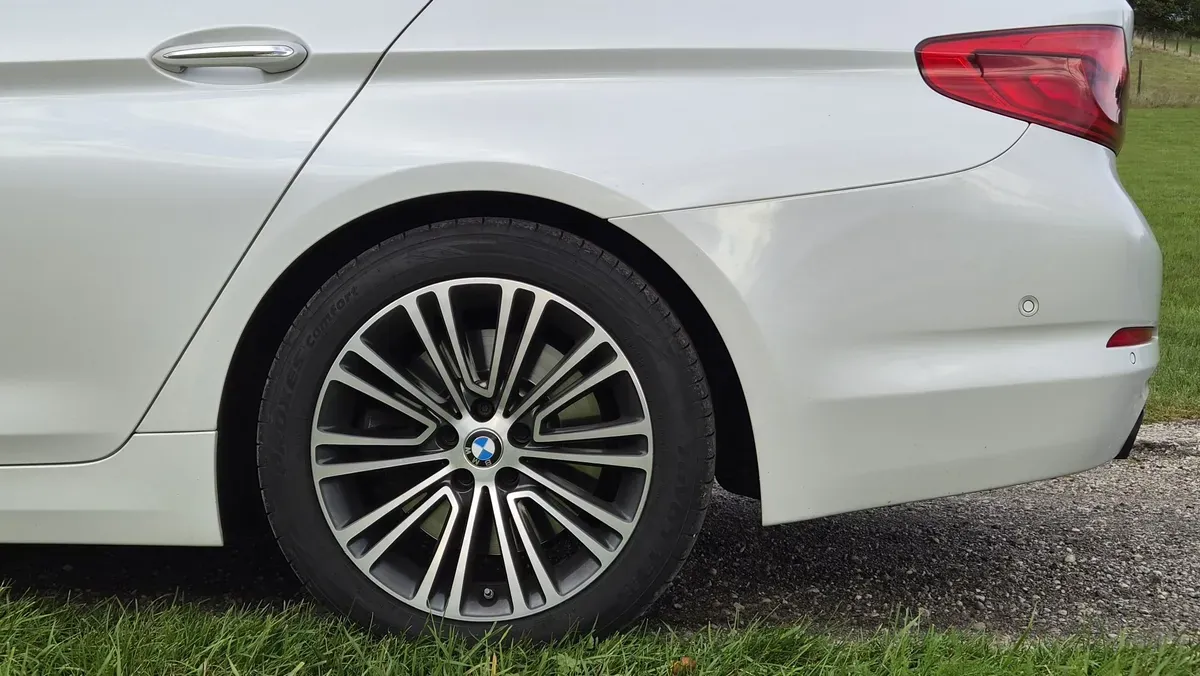 BMW 5 Series 2018 photo 3