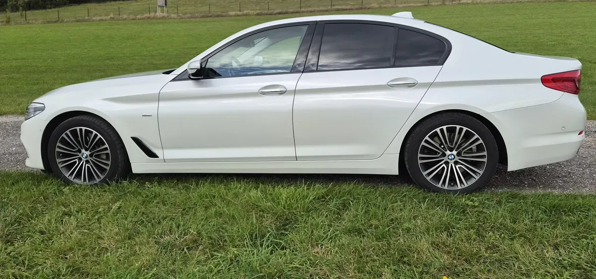 BMW 5 Series 2018 photo 2