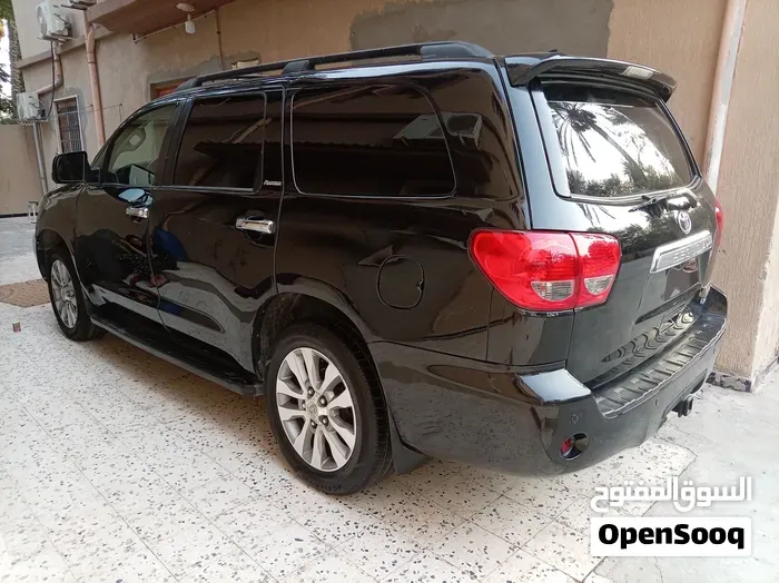 Toyota Sequoia 2012 photo 2