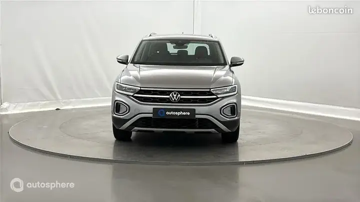 Volkswagen T-Roc 2023 photo 2