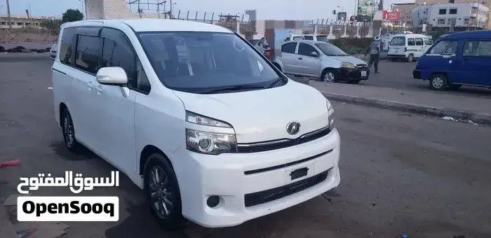 Toyota Voxy 2011 photo 5