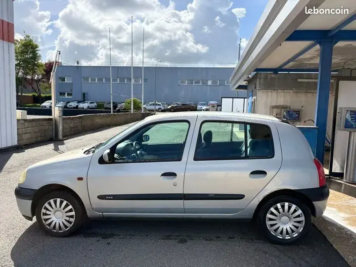 Renault Clio 2000 photo 2