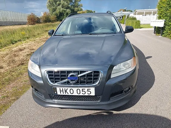 Volvo V70 2011 photo 2